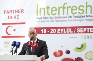 1758208351623AA-20250918-39152323-39152305-IZMIRDEKI_FUAR_MEYVE_VE_SEBZE_SEKTORUNU_BULUSTURDU.jpg