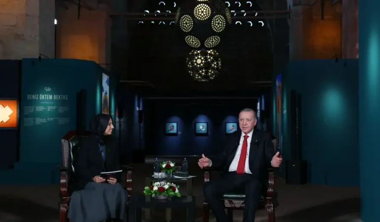 AA-20260111-40223568-40223563-CUMHURBASKANI_ERDOGAN_HANE_ISLAM_ESERLERI_SERGISINDE_SANATCI_VE_KATILI.webp