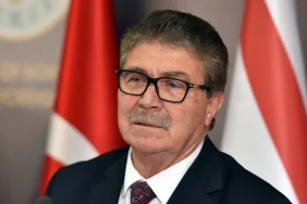 unal-ustel-sagilik-calisanlari-ve-burokratlara-belgelerini-verdi-1-ero-1-1024x576-1.webp.webp